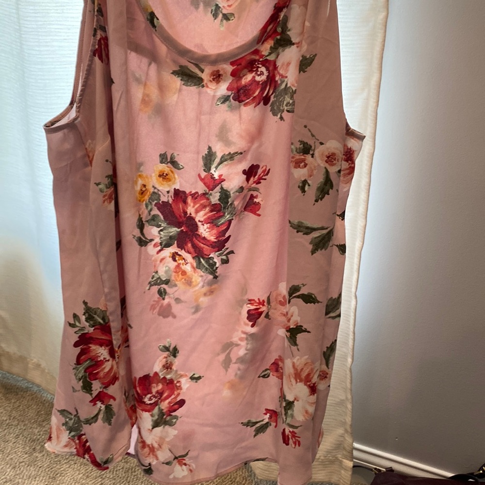Beautiful rose floral georgette tank from torrid size 3